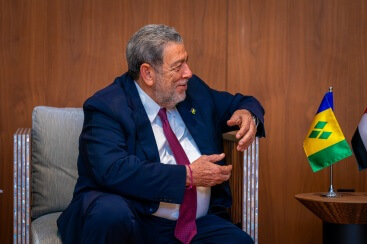 Abdullah bin Zayed Engages in Talks with Prime Minister of St. Vincent and the Grenadines in New York
